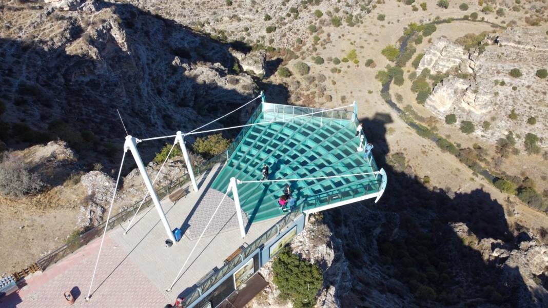 Dünyanın en uzun kanyonlarından olan bu muhteşem kanyon artık kuş bakışı izlenebilecek 7